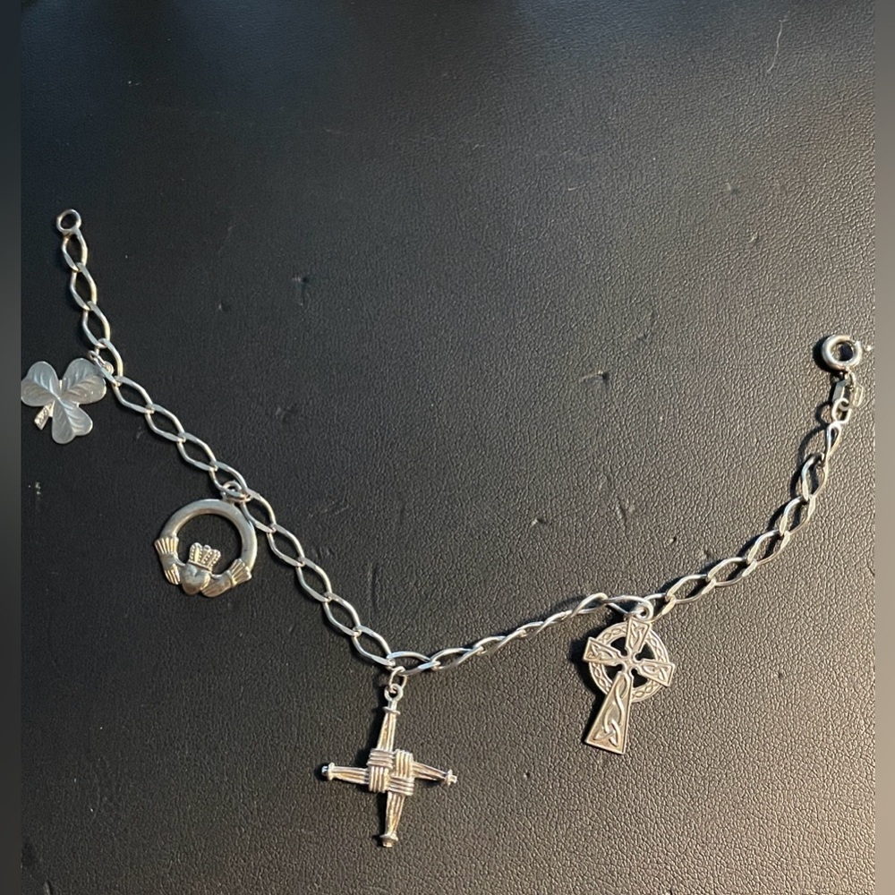 7” Vintage 925 Silver Charm Bracelet with 4 charms 2 stamped Made In Ireland. - Picture 4 of 15